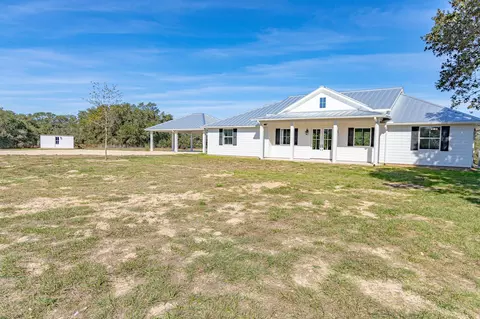 725 Private Road 1581, Hallettsville, TX 77964