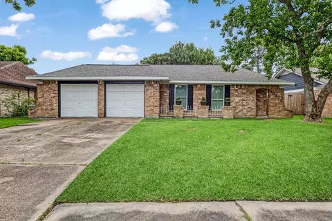 10323 Sagebluff Dr, Houston, TX 77089