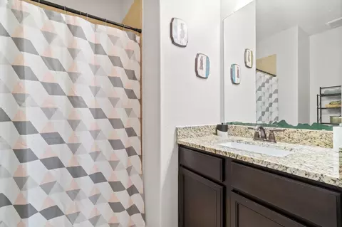 Bath - 7643 Glaber Leaf Rd, Conroe, TX 77304 photo 1 of 1