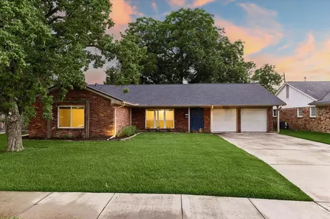 2910 Freshmeadows Dr, Houston, TX 77063