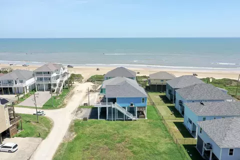 847 Beaumont Dr, Port Bolivar, TX 77650