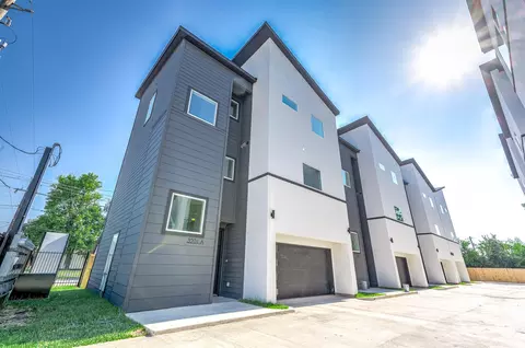 3203 St Emanuel St #B, Houston, TX 77004