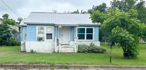 540 Hempstead St W, Giddings, TX 78942