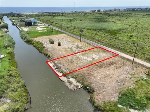 1116 Pennington St, Gilchrist, TX 77617