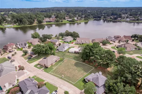 1410 W Lake Shrs, Huntsville, TX 77340