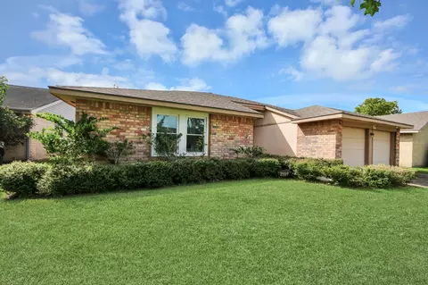 2519 Colonial Ridge Dr, Friendswood, TX 77546