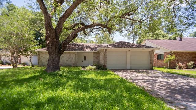 17626 Golf Club Dr, Crosby, TX 77532