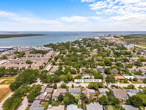 123 Bonita Ave, Galveston, TX 77550