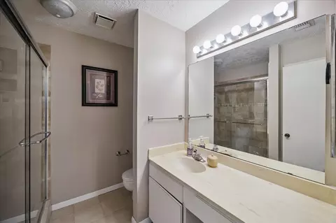 Bath - 4807 Roserock Ln, Spring, TX 77388 photo 2 of 3