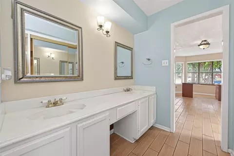 Bath - 30207 E Geneva Dr, Spring, TX 77386 photo 2 of 3