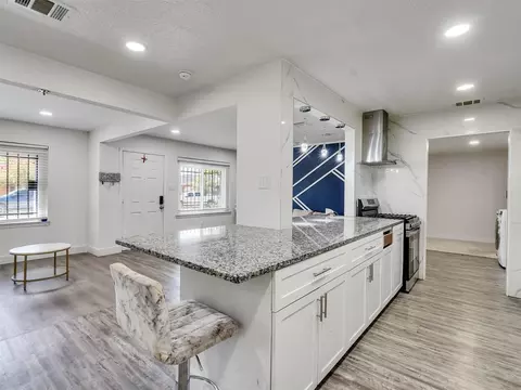 5739 Waterford Dr, Houston, TX 77033