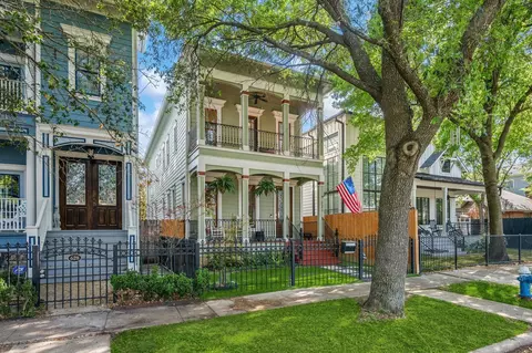 626 E 12th St, Houston, TX 77008