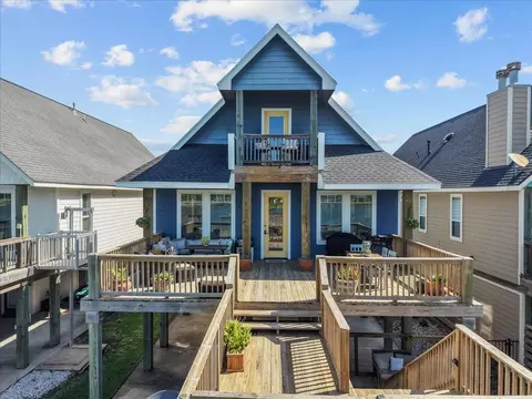 209 S Front St, Freeport, TX 77541