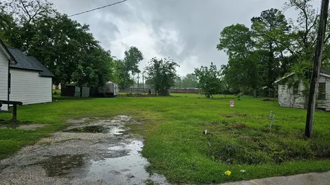 1503 Beauty St, Dayton, TX 77535