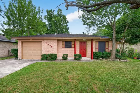 1835 Wren Dr, League City, TX 77573
