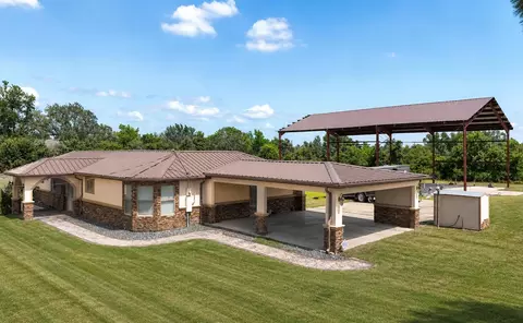 2114 Penny Lake Dr, Wallis, TX 77485