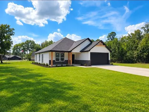 1303 Red Fox Dr, Crosby, TX 77532