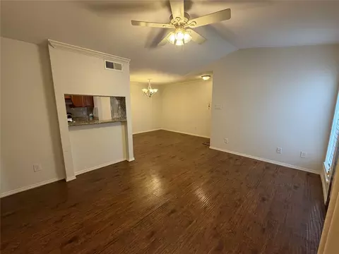 6602 Harbor Town Dr #308, Houston, TX 77036