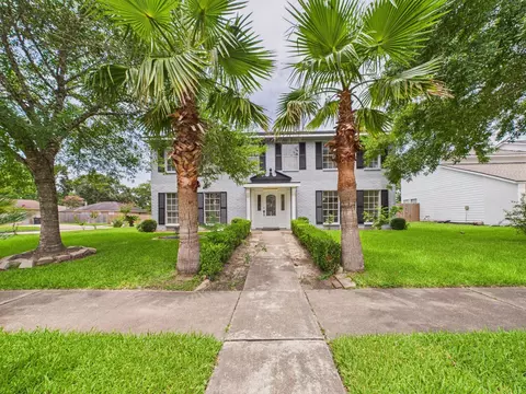 459 Woodrail Dr, Webster, TX 77598