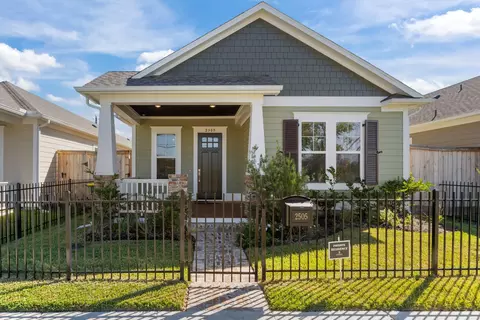 2505 S Houston Ave, Pearland, TX 77581