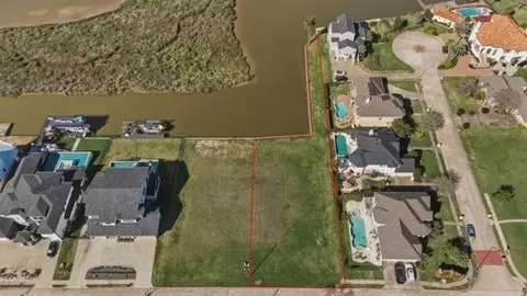 923 Davis Rd, League City, TX 77573