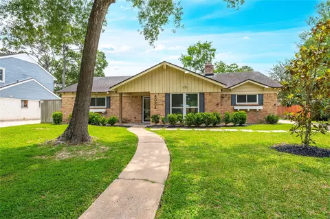 4034 Shady Springs Dr, Seabrook, TX 77586