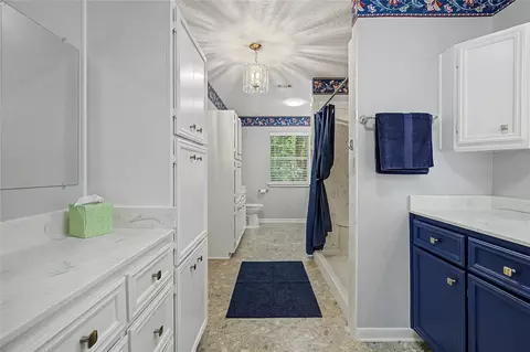 Bath - 14715 14719 Cedar Lane Loop, Willis, TX 77378 photo 3 of 6