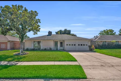 11203 Vanderford Dr, Houston, TX 77099