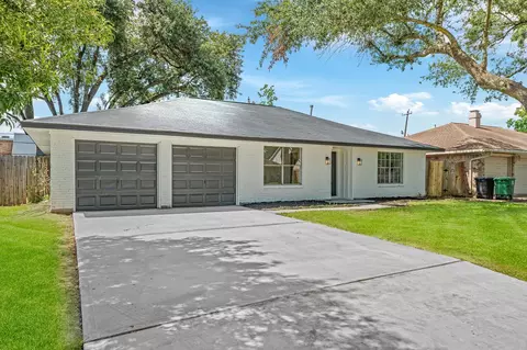111 Princess Dr, Houston, TX 77034