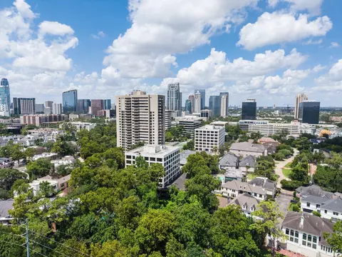 74 Briar Hollow Ln, Houston, TX 77027