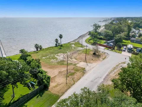 4215 Bayshore, Bacliff, TX 77518
