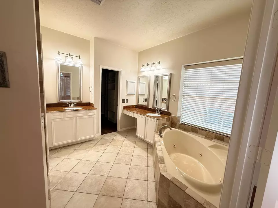 Bath - 9619 Therrell Dr, Houston, TX 77064 photo 4 of 6