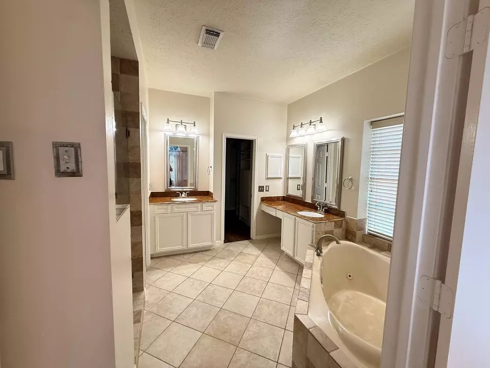 Bath - 9619 Therrell Dr, Houston, TX 77064 photo 6 of 6