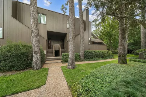 11 Litchfield Ln, Houston, TX 77024