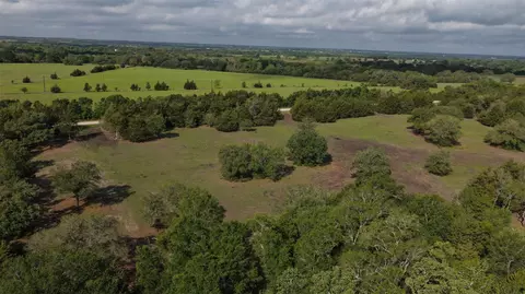 8 Baranowski Rd, Brenham, TX 77833