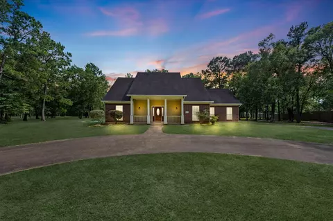 205 Mohawk Ln, Wallisville, TX 77597