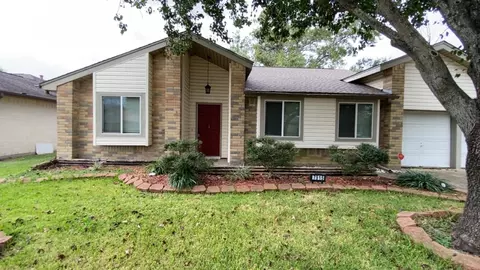 7515 Shoshone Dr, Baytown, TX 77521