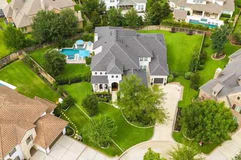 27 Hollyflower Pl, Tomball, TX 77375