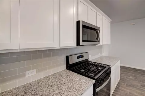 Kitchen - 228 Sunniberg Loop, Georgetown, TX 78626 photo 3 of 3