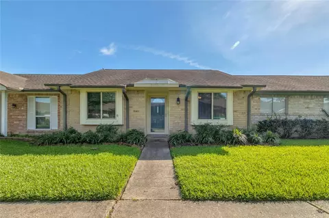 3876 Laura Leigh Dr, Friendswood, TX 77546