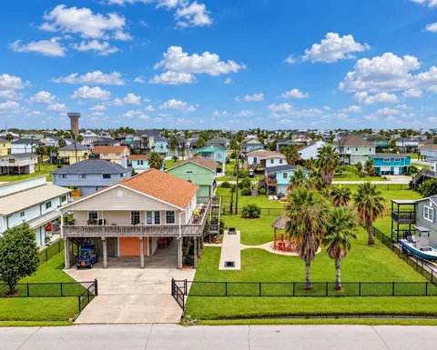 4102 Jackson Dr, Galveston, TX 77554