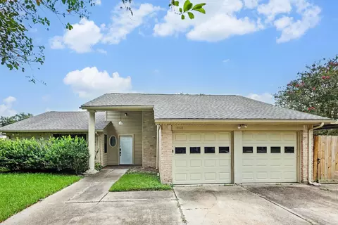 16422 Hibiscus Ln, Friendswood, TX 77546