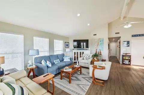 16906 Beachcomber Dr, Jamaica Beach, TX 77554