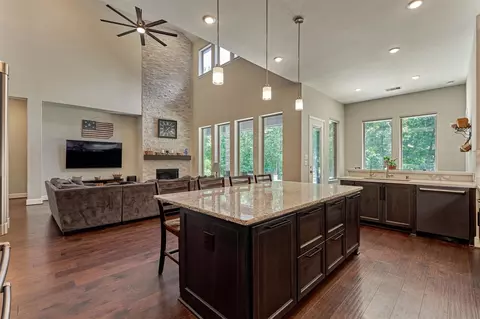 Kitchen - 16707 Stonecrest Dr, Conroe, TX 77302 photo 5 of 5