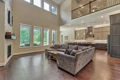 Living - 16707 Stonecrest Dr, Conroe, TX 77302 photo 2 of 2