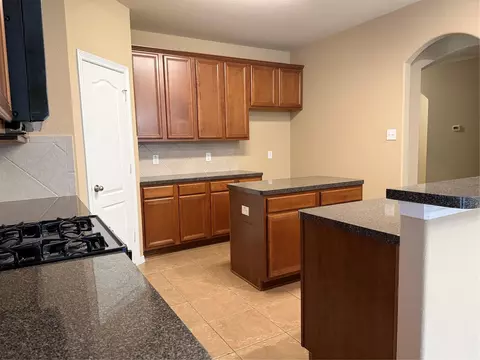 Kitchen - 1092 Shadow Glenn Dr, Conroe, TX 77301 photo 1 of 2