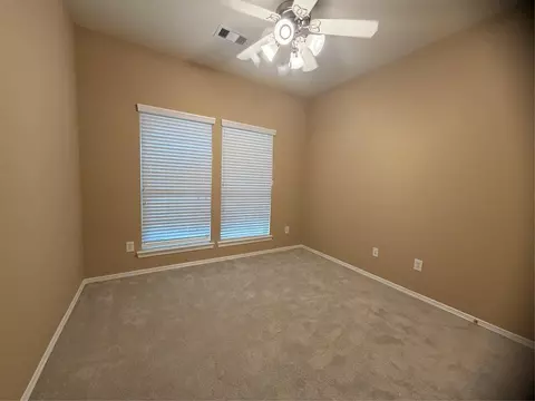 Bedroom - 1092 Shadow Glenn Dr, Conroe, TX 77301 photo 3 of 4
