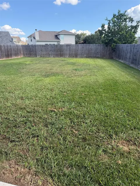 Exterior - 1092 Shadow Glenn Dr, Conroe, TX 77301 photo 2 of 2
