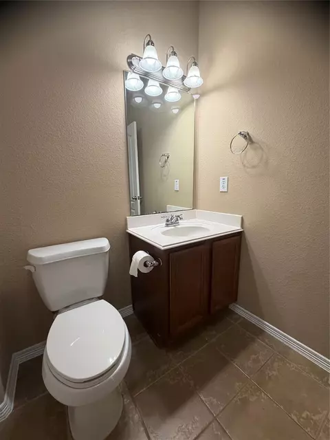 Bath - 1092 Shadow Glenn Dr, Conroe, TX 77301 photo 4 of 4