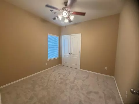 Bedroom - 1092 Shadow Glenn Dr, Conroe, TX 77301 photo 2 of 4